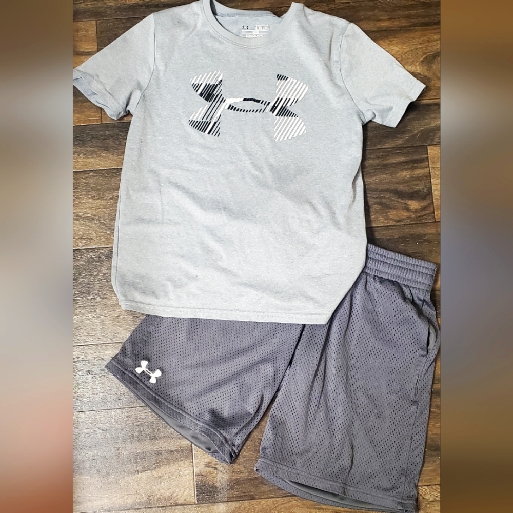 Boys under Armour set size medium